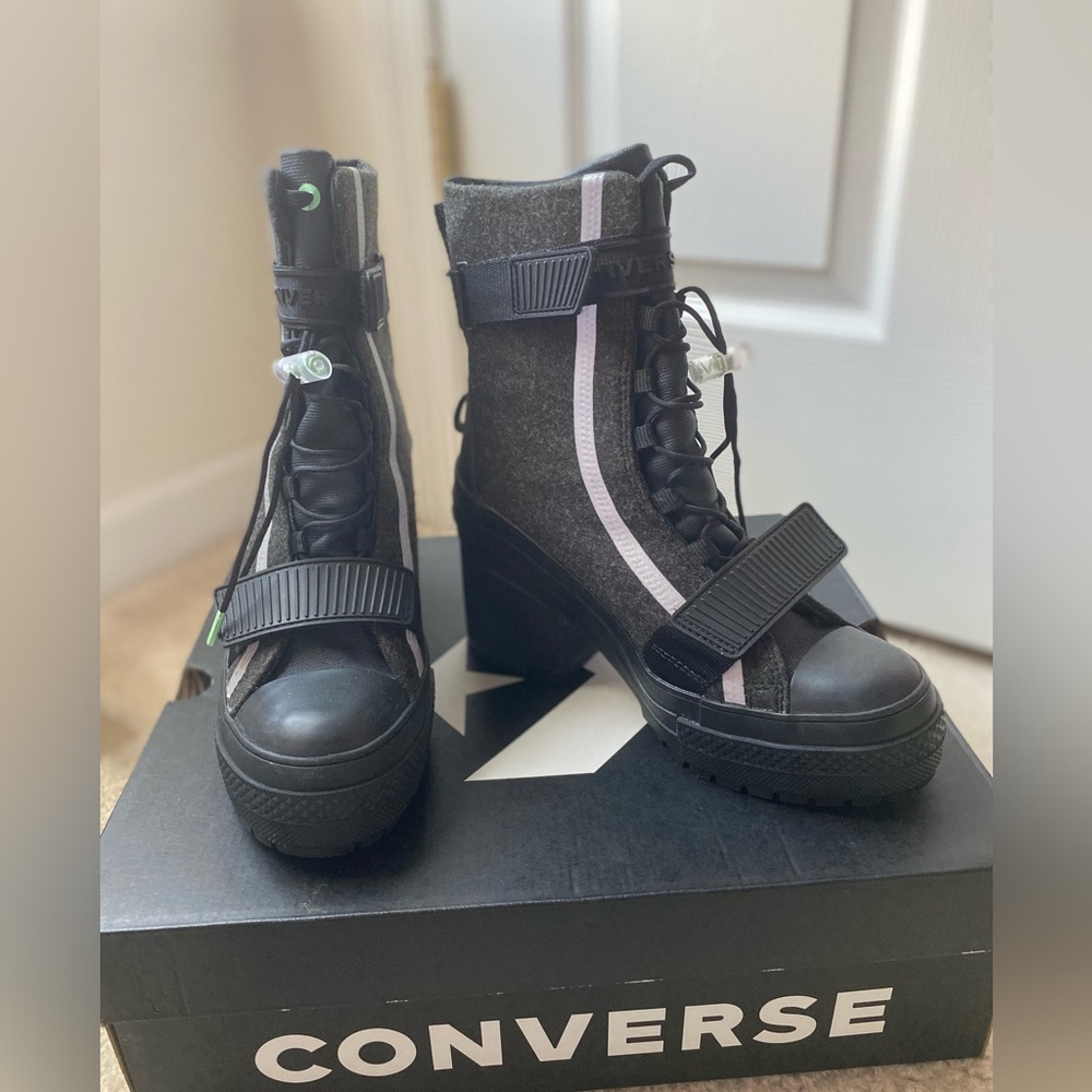 Chunkyover the ankle boot